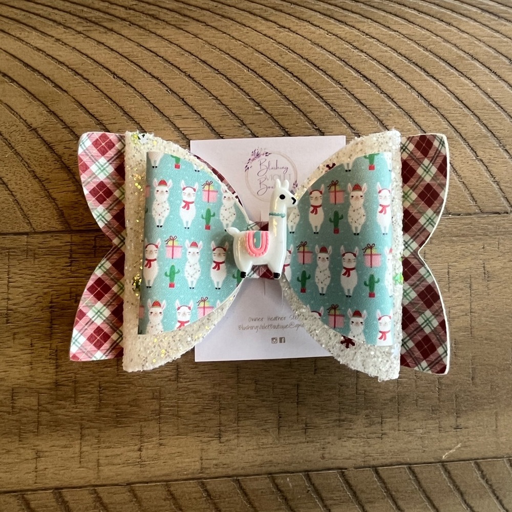 Blushing Violet Boutique 6 inch Llama 🦙 Bow on clip NWT